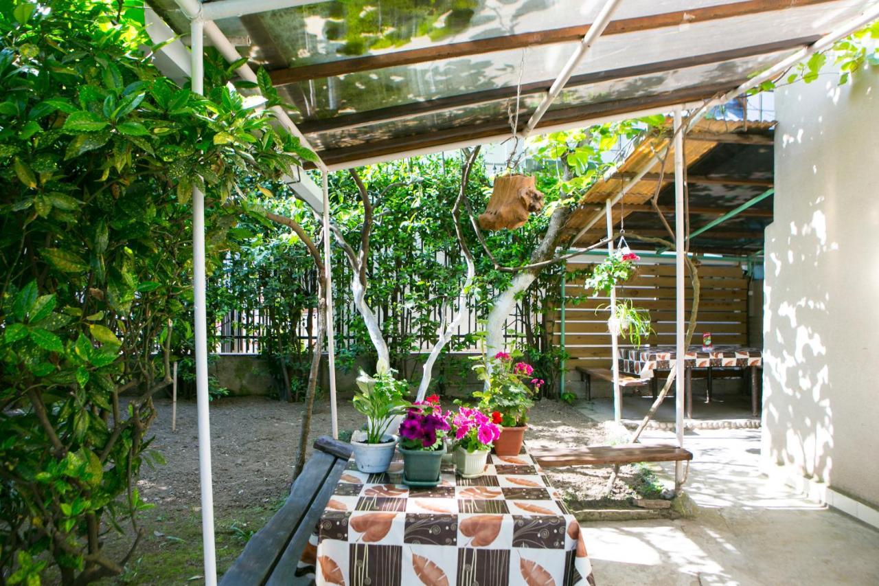 Guest House Lavr Гагра Экстерьер фото