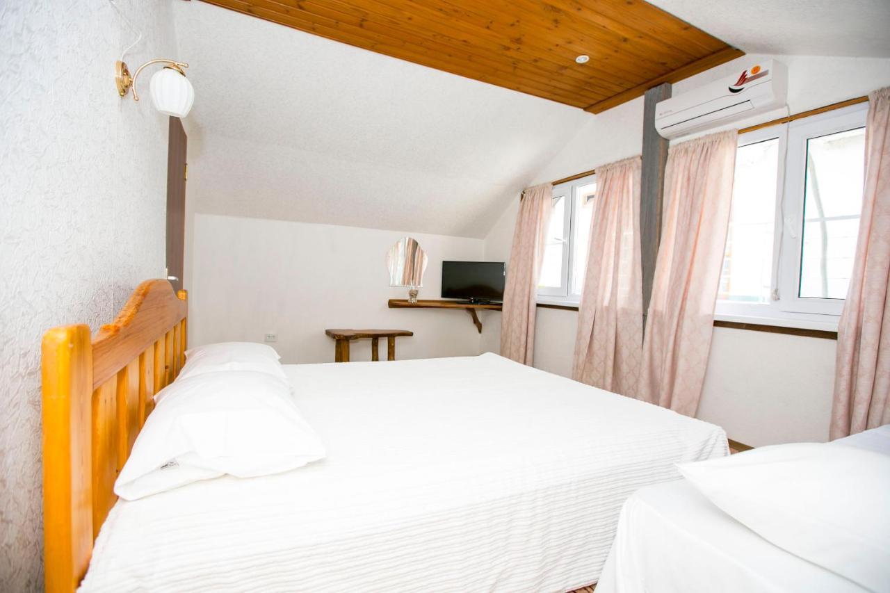 Guest House Lavr Гагра Экстерьер фото